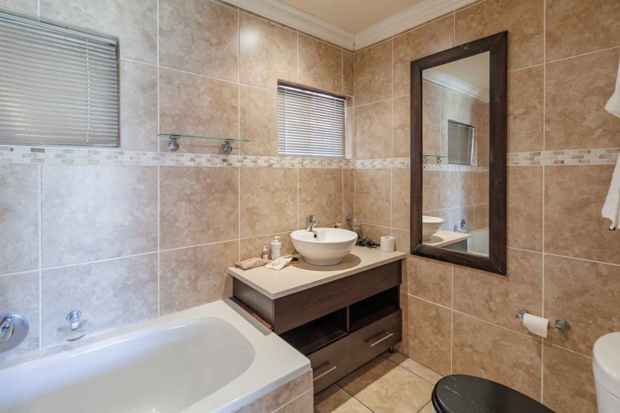 1 Bedroom Property for Sale in Table View Western Cape